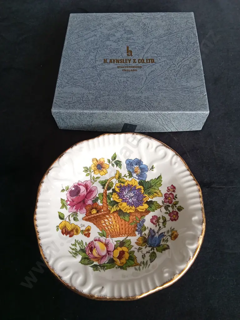 ROYAL ALBERT HEIRLOOM AND ROYAL STRATFORD 3 PIECE TEA SETS WITH BOXED AYNSLEY & CO DISH AND A ROYAL CROWN DURBY TURTLE Image 1++