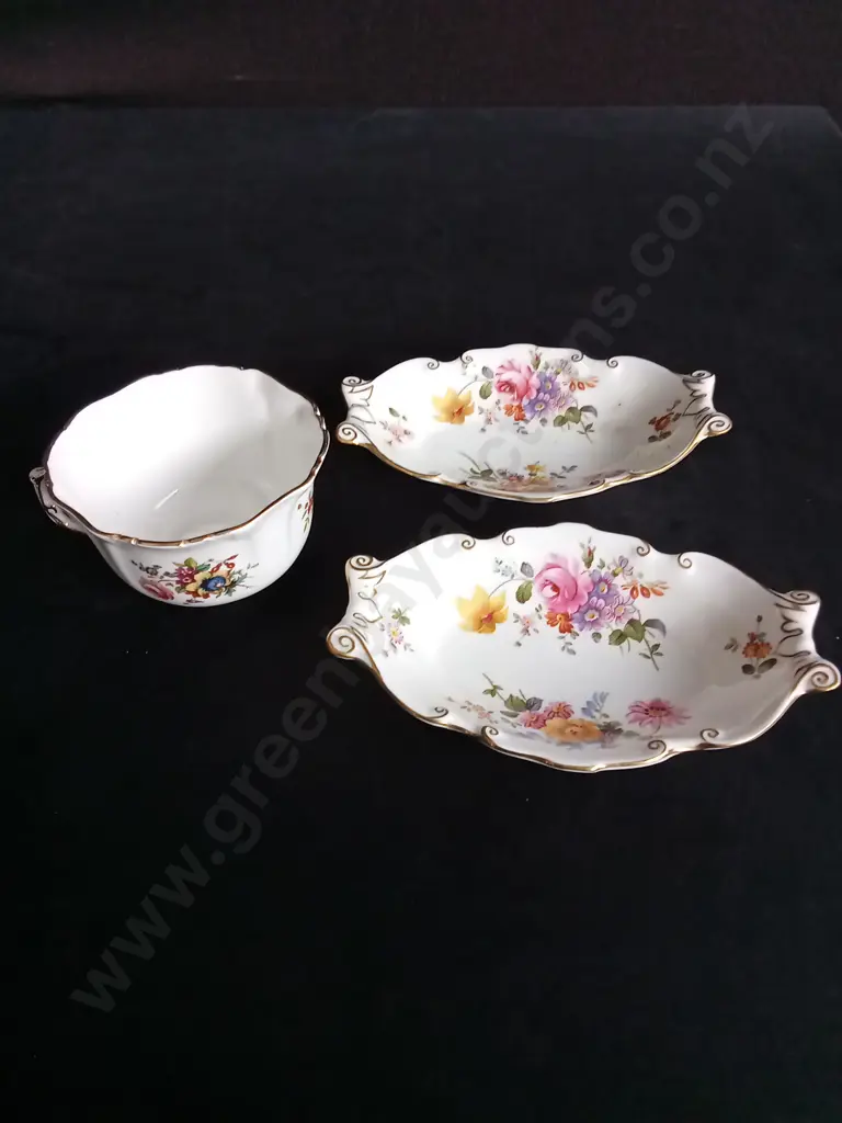 2 VINTAGE ROYAL CROWN DERBY DISHES L15CM AND A HAMMERSLEY MUG Image 1++
