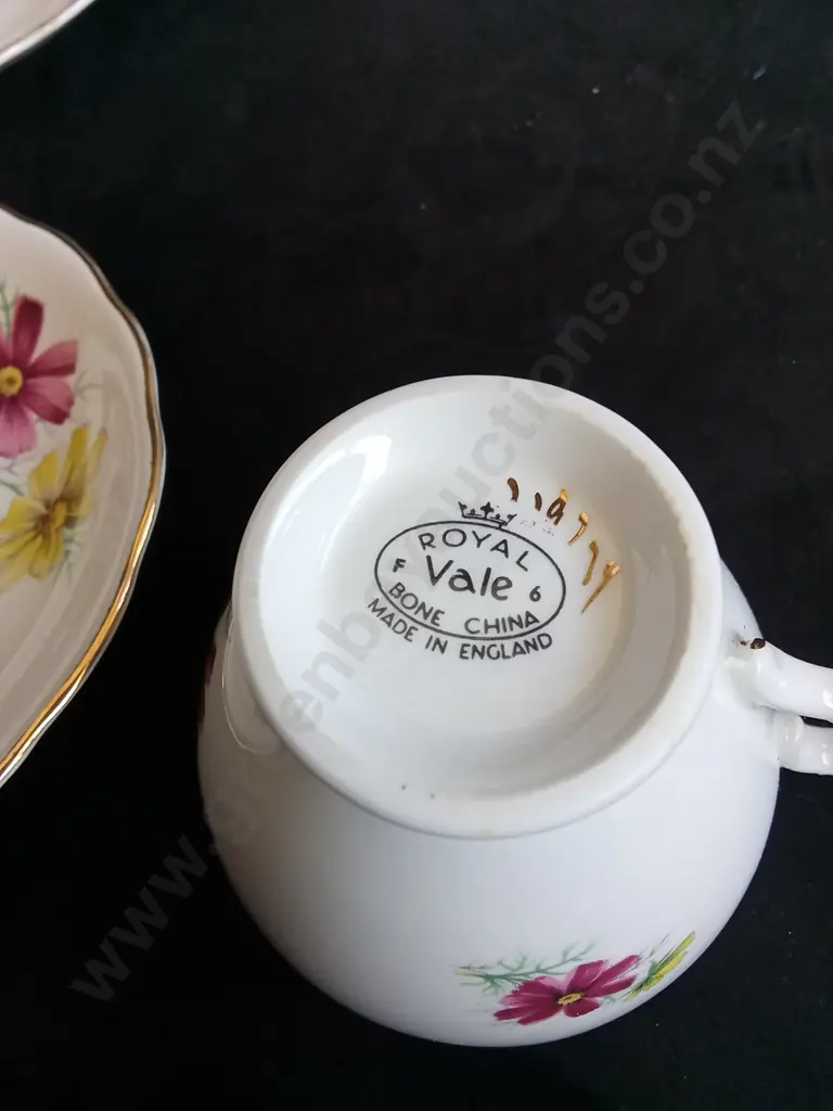 4 ROYAL VALE BONE CHINA TEA TRIOS Image 1++