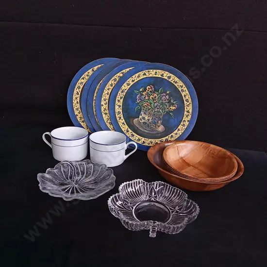 MIX OF KITCHEN AND SERVING ITEMS,