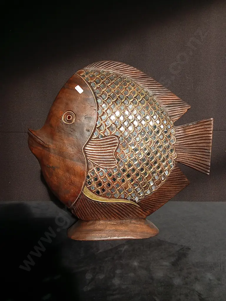 VINTAGE TIKI-STYLE HAND CARVED WOODEN FISH 51CM TALL X 51CM WIDE Image 1++
