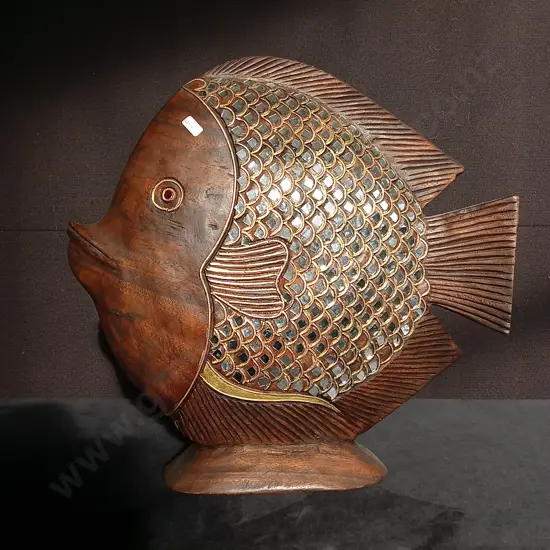 VINTAGE TIKI-STYLE HAND CARVED WOODEN FISH 51CM TALL X 51CM WIDE