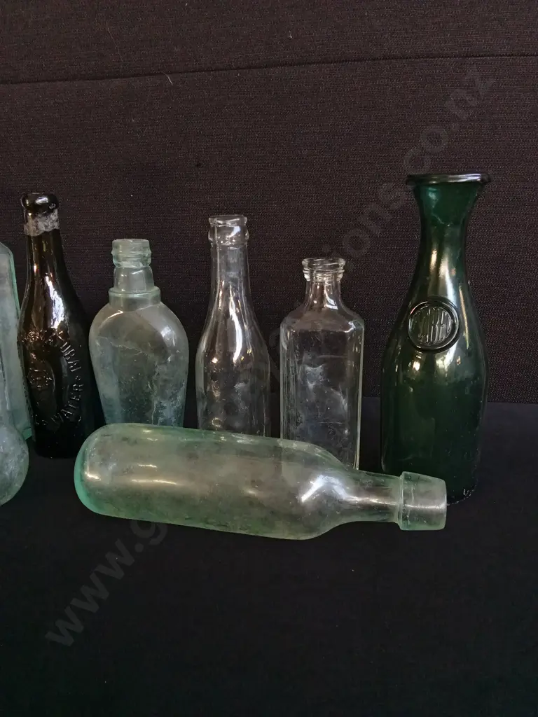 COLLECTION OF 10 VINTAGE AND ANTIQUE GLASS BOTTLES, INCLUDING APOTHECARY, MEDICINE, AMD ALCOHOL BOTTLES Image 1++