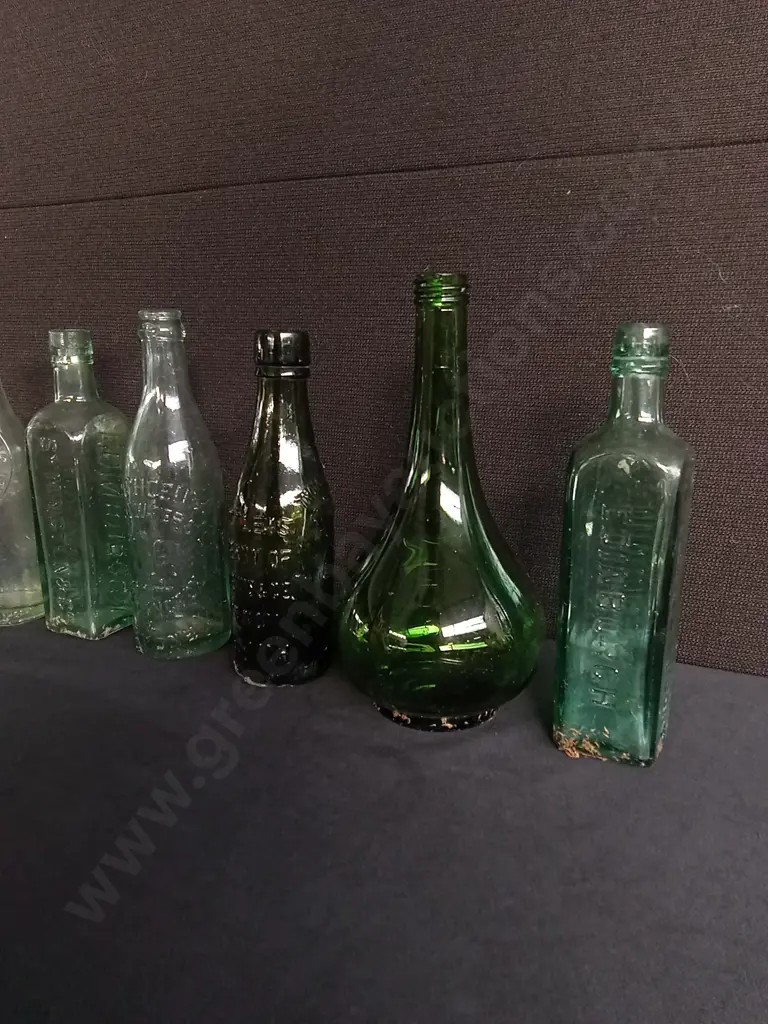 COLLECTION OF VINTAGE AND ANTIQUE GLASS BOTTLES, TALLEST H 24 CM Image 1++