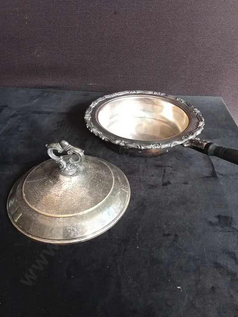 2 SILVER PLATED CANDLESTICK HOLDERS AND 1 POT Image 1++