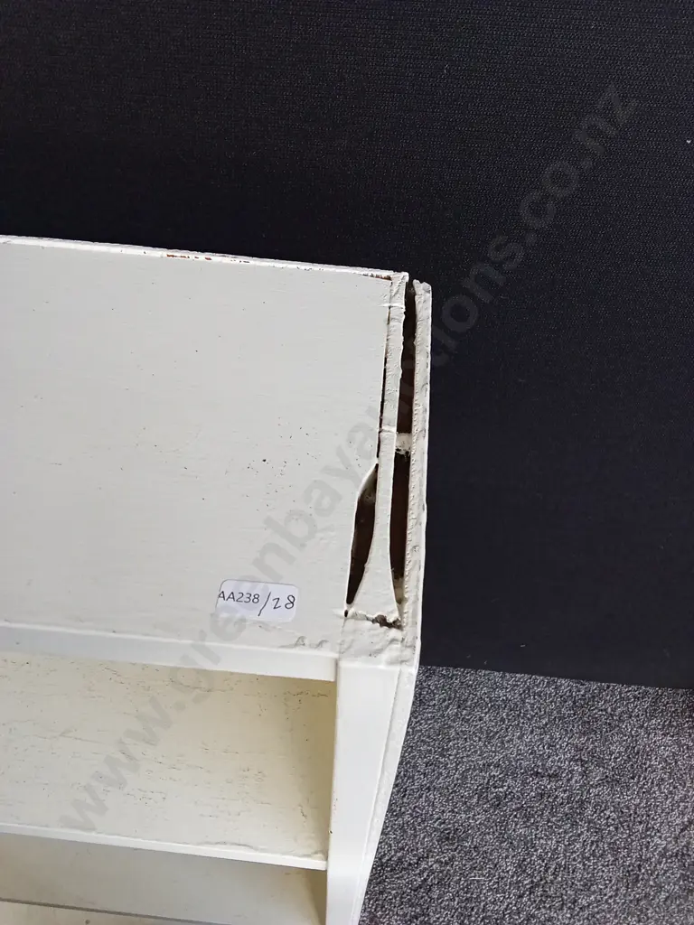 WHITE WOODEN BOOKCASE H79CM L90CM D21CM Image 1++