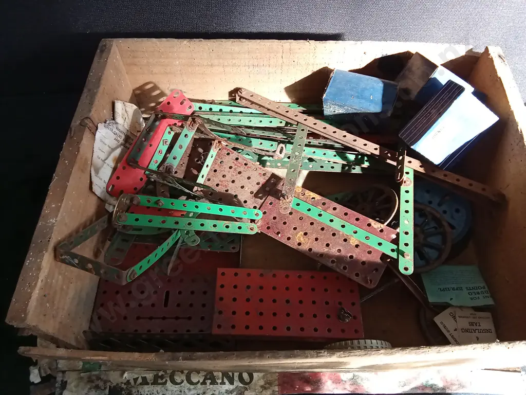 COLLECTION OF VINTAGE MECCANO Image 1++