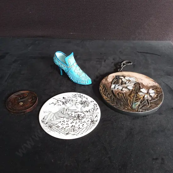 4 DECORATIVE ITEMS LARGEST L17CM