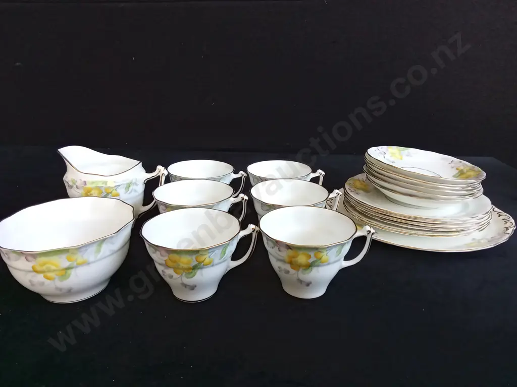 21 PIECE OLD ROYAL BONE CHINA TEA SET Image 1++