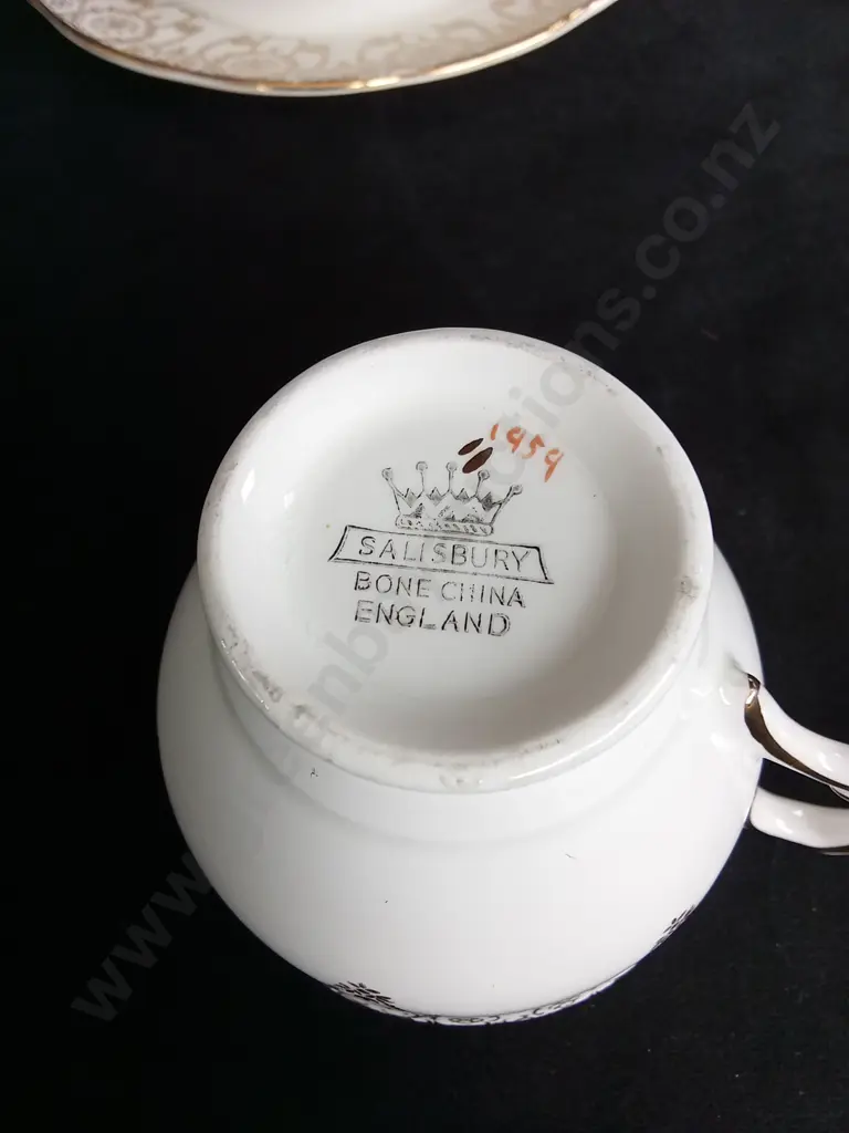 3 PIECE SALSBURY BONE CHINA TEA SET Image 1++