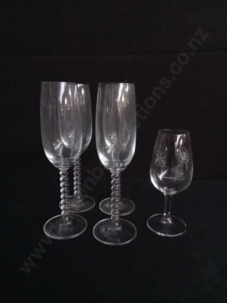 SET OF FOUR CHAMPAGNE FLUTES AND ONE CRAFTWORK BREWERY TASTING GLASS Image 1++