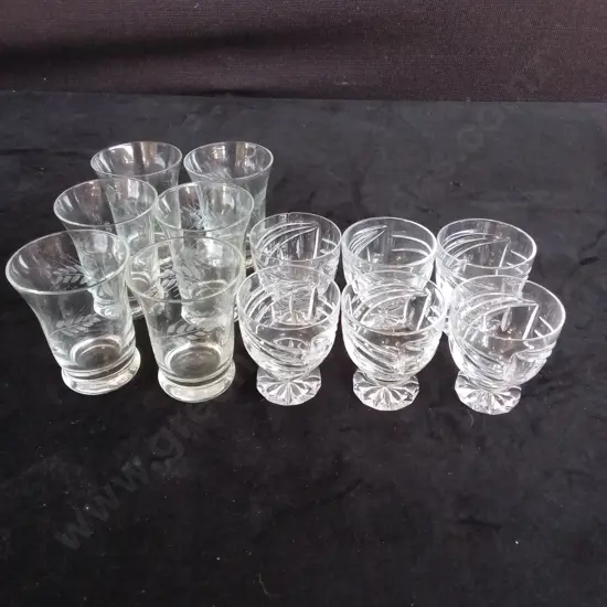 12 GLASSES 6 CRYSTAL SHOT GLASSES H6CM AND 6 VINTAGE ETCHED GLASSES H7.5CM