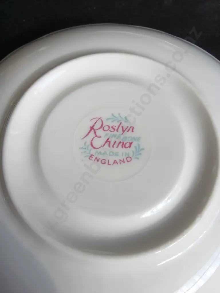 COLLECTION OF TEA CUPS PLATES AND SAUCERS INCLUDING ROYAL ALBERT, ROYAL VALE, ROSLYN CHINA, ROYAL GRAFTON AND QUEEN ANNE Image 1++