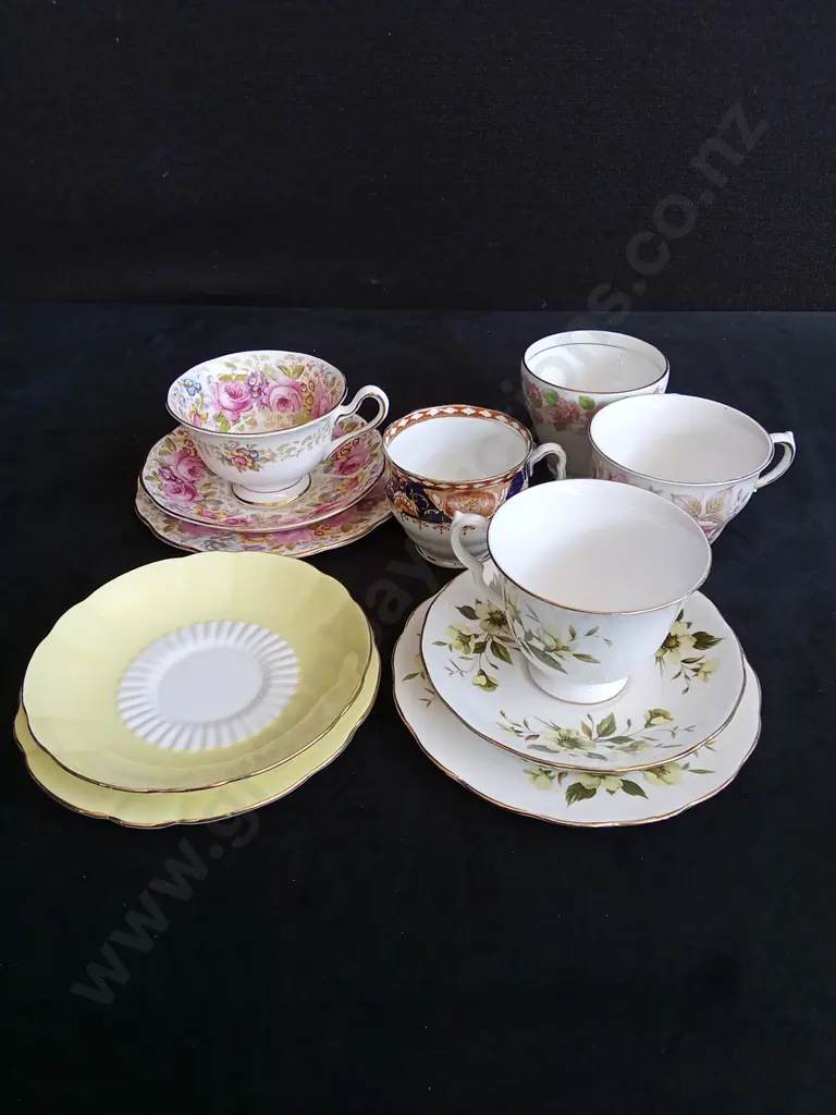 COLLECTION OF TEA CUPS PLATES AND SAUCERS INCLUDING ROYAL ALBERT, ROYAL VALE, ROSLYN CHINA, ROYAL GRAFTON AND QUEEN ANNE Image 1++