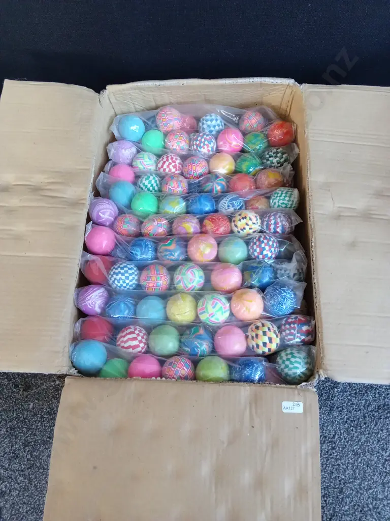 LARGE BOX OF VENDING MACHINE BOUNCY BALLS Image 1++