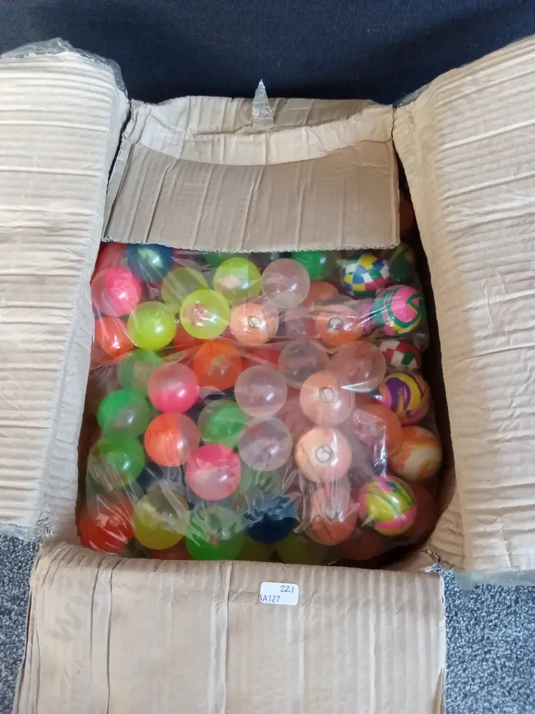 LARGE BOX OF VENDING MACHINE BOUNCY BALLS Image 1++
