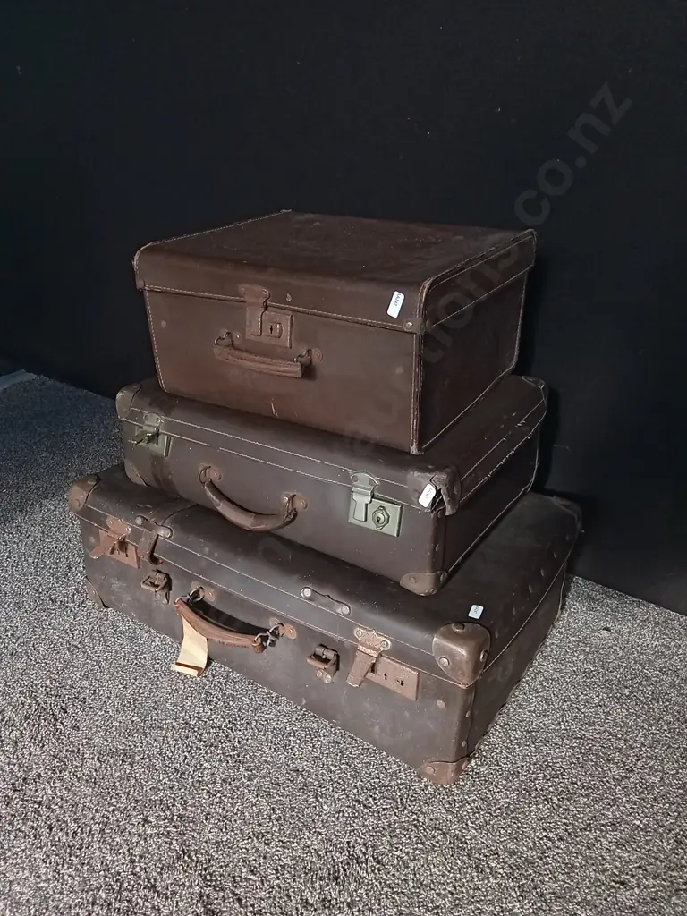3 VINTAGE SUITCASES, LARGEST W 65 CM Image 1++