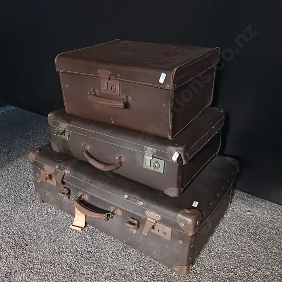 3 VINTAGE SUITCASES, LARGEST W 65 CM