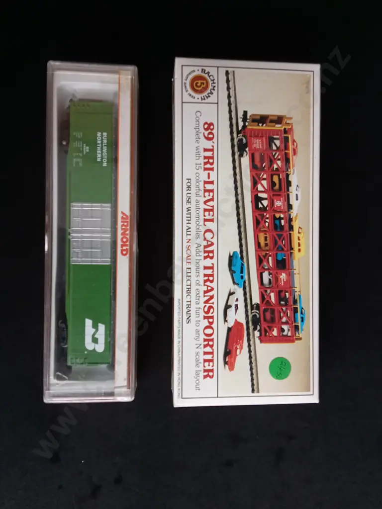 ARNOLD SCALE MODEL OF BURLINGTON NORTHERN FREIGHT CAR AND VINTAGE BACHMANN 89' TRI-LEVEL CAR TRANSPORTER IN ORIGINAL BOX Image 1++