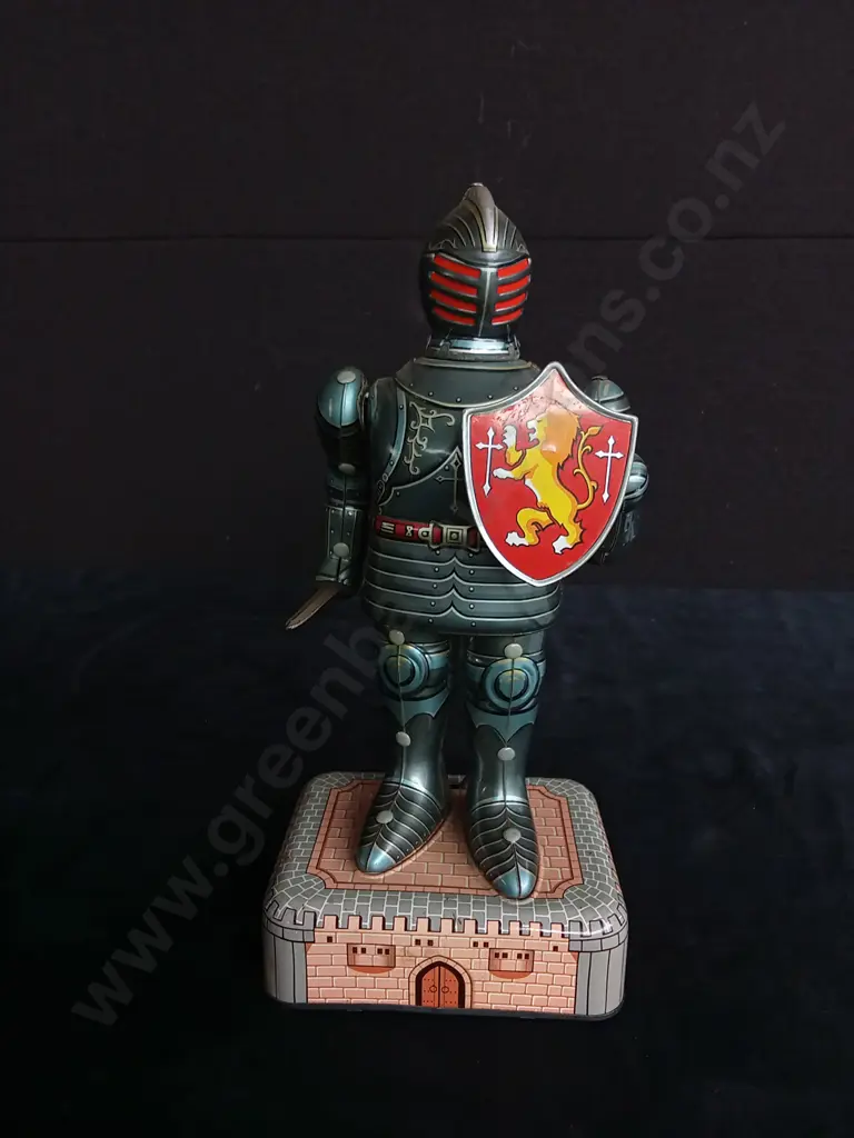 VINTAGE JAPANESE MASUDAYA KNIGHT IN ARMOR BATTERY OPERATED TOY - WORKING HAS SWORD AND SHEILD EXCELLENT CONDITION Image 1++