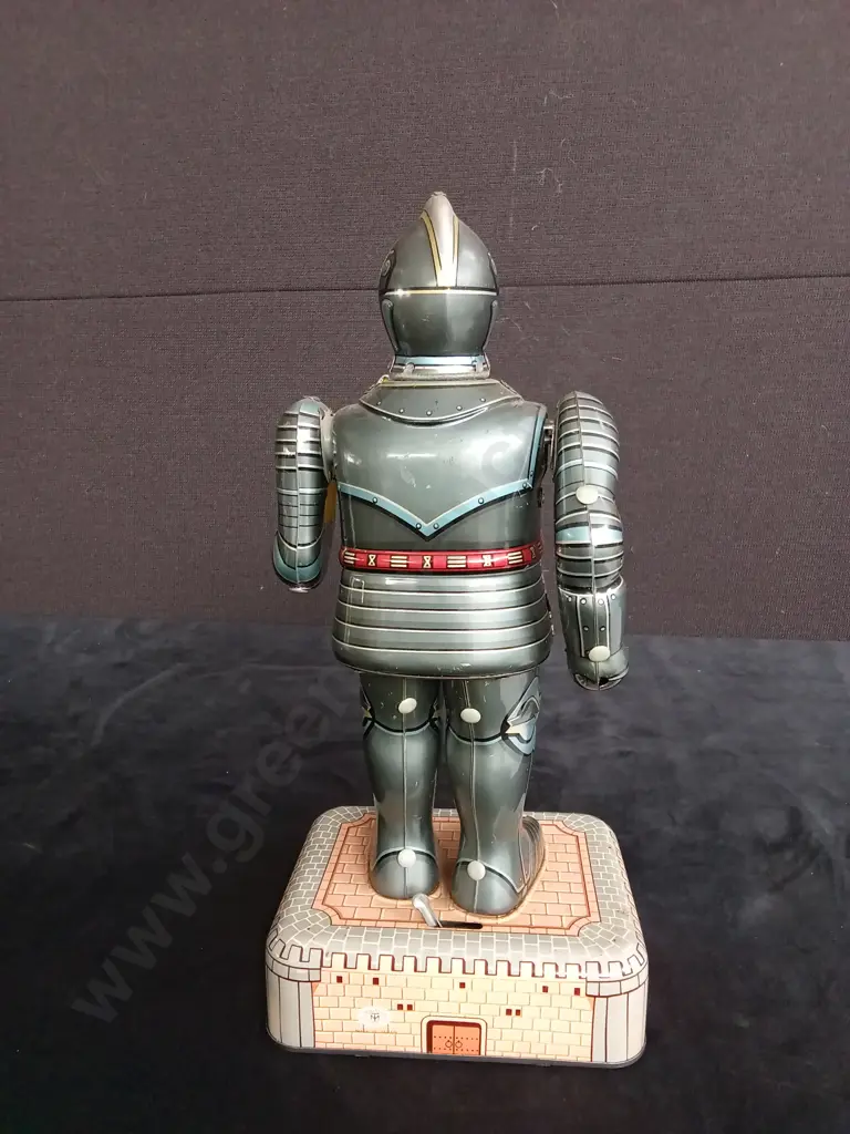 VINTAGE JAPANESE MASUDAYA KNIGHT IN ARMOR BATTERY OPERATED TOY - WORKING HAS SWORD AND SHEILD EXCELLENT CONDITION Image 1++