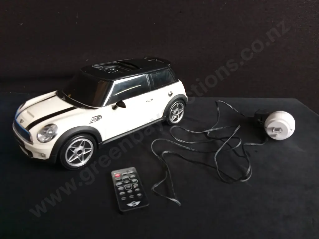HALTERREGO MINI COOPER S RADIO WITH REMOTE, POWER CORD, AND ADAPTOR, L 30 CM X H 12 CM X W 14 CM Image 1++