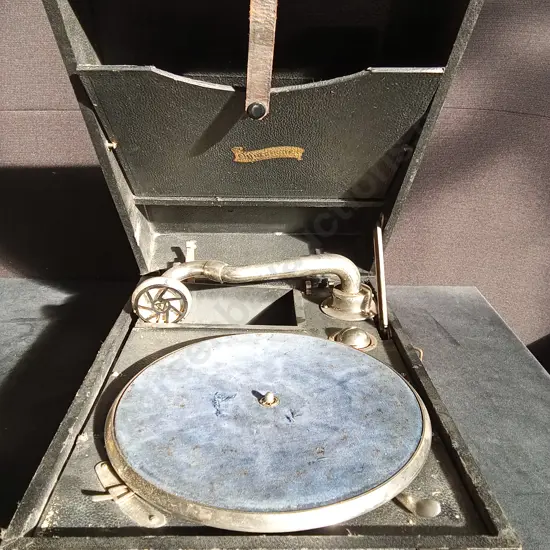 VINTAGE PORTABLE GRAMAPHONE L44CM W31CM H19CM