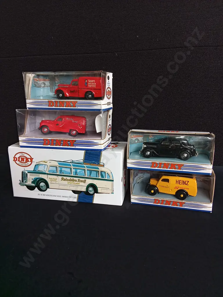 5 PIECES VINTAGE DIE CAST MODELS MATCHBOX "THE DINKY COLLECTION", BOXED Image 1++