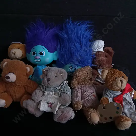 MIX OF SOFT TOYS