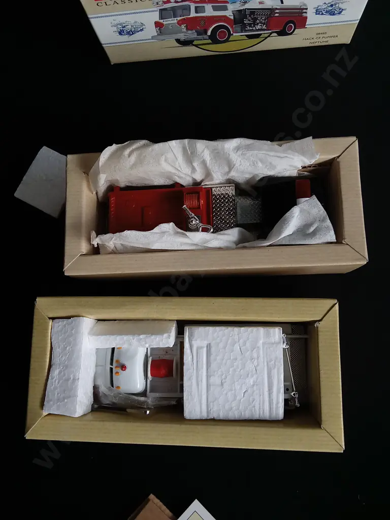 SET OF FOUR CORGI CLASSICS DIE CAST FIRE ENGINES 1/50 SCALE, MACK AND WHITE MODELS, BOXED Image 1++