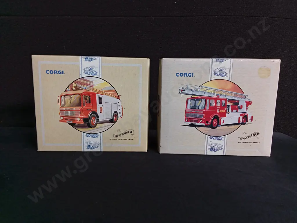 PAIR OF CORGI CLASSICS 1/50 SCALE DIE CAST FIRE ENGINES, THE NOTTINGHAM, AND THE CARDIFF, BOXED Image 1++