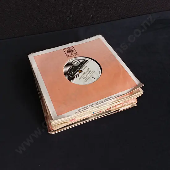 COLLECTION OF VINTAGE 7 INCH RECORDS