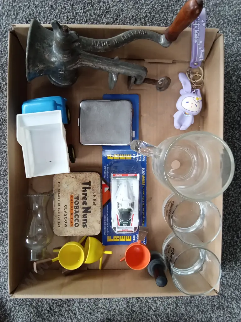 BOX OF MISCELLANEOUS ITEMS Image 1++
