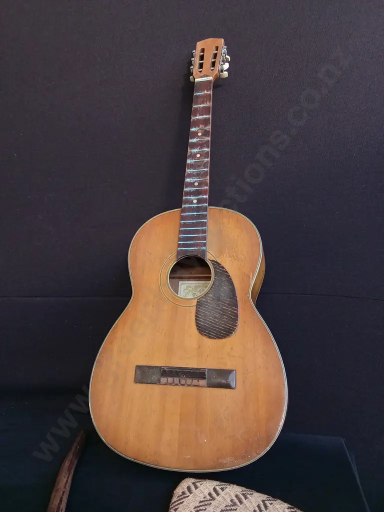 ACOUSTIC GUITAR NO STRINGS AND PAPUA NEW GUINEA MOUNT HAGEN CEREMONIAL AXE Image 1++