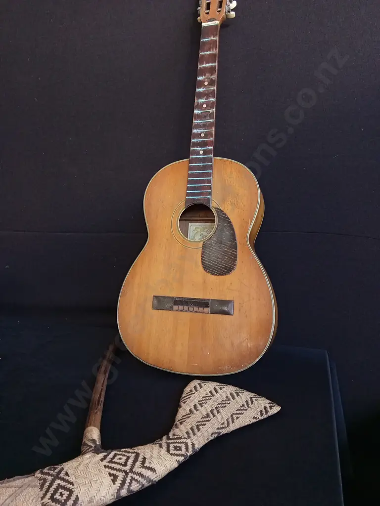 ACOUSTIC GUITAR NO STRINGS AND PAPUA NEW GUINEA MOUNT HAGEN CEREMONIAL AXE Image 1++