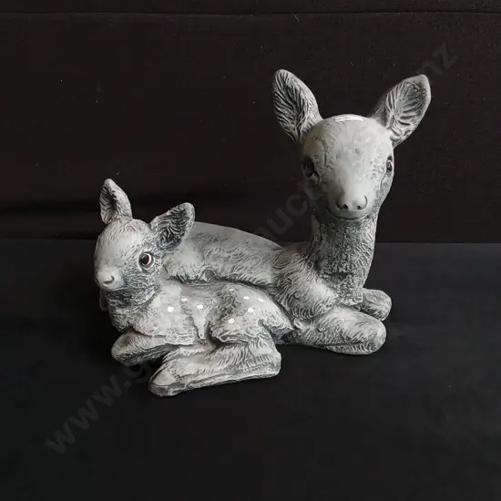 DECORATIVE STONE DEER GARDEN SCULPTURES MOTHER AND FAWN, H 26 CM X W 30 CM