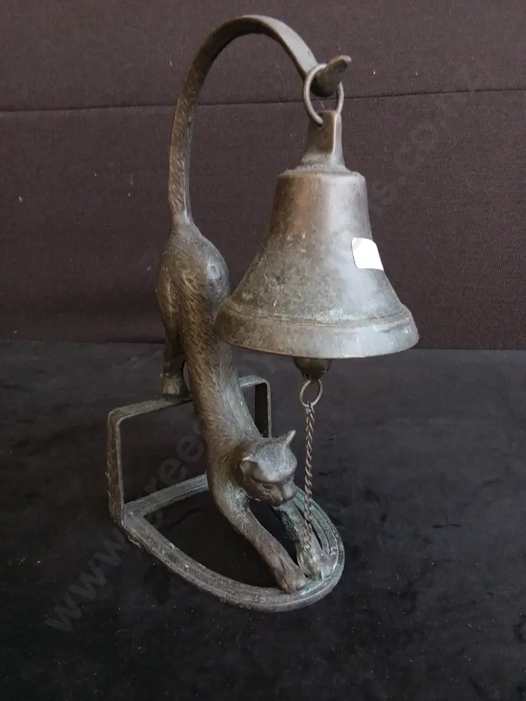 CAST IRON CAT SHAPED BELL H28CM Image 1++