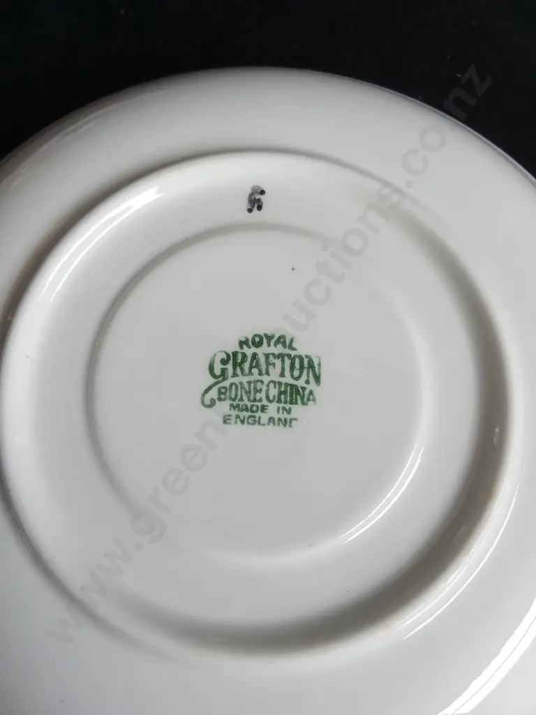COLLECTION OF PLATES AND SAUCERS INCLUDING ROYAL ALBERT, ROYAL GRAFTON, QUEEN ANNE AND HAMMERSLEY Image 1++
