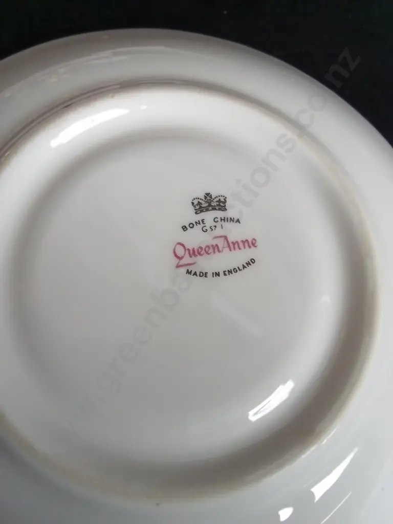 COLLECTION OF PLATES AND SAUCERS INCLUDING ROYAL ALBERT, ROYAL GRAFTON, QUEEN ANNE AND HAMMERSLEY Image 1++