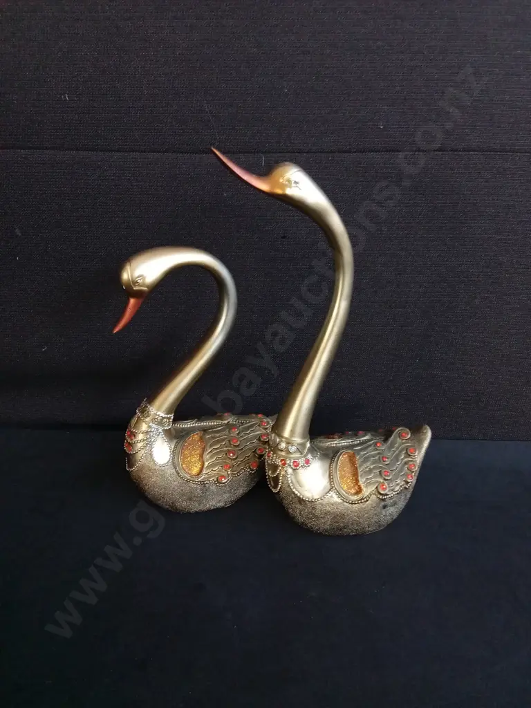 PAIR OF DECORATIVE SWANS, TALLEST H 31 CM Image 1++