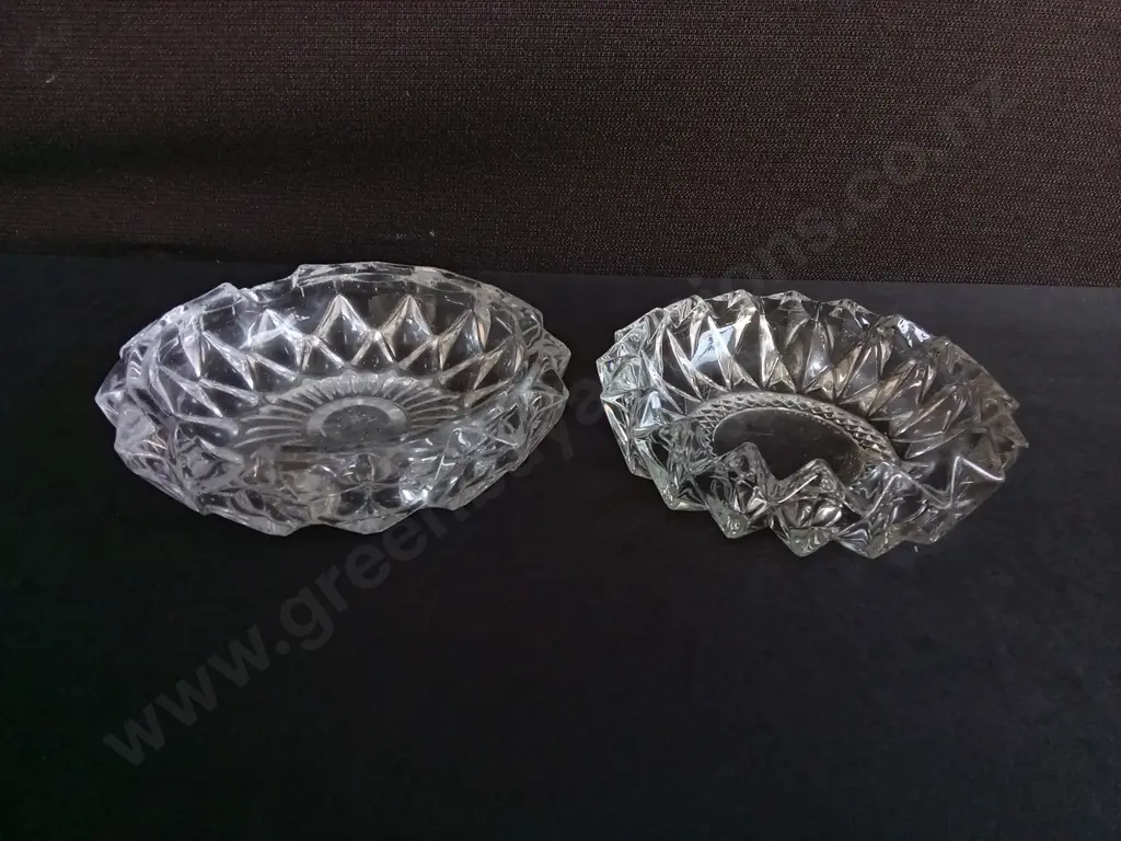 PAIR OF PRESSED GLASS ASHTRAYS, INCLUDING KIG INDONESIA, LARGEST D 17 CM Image 1++