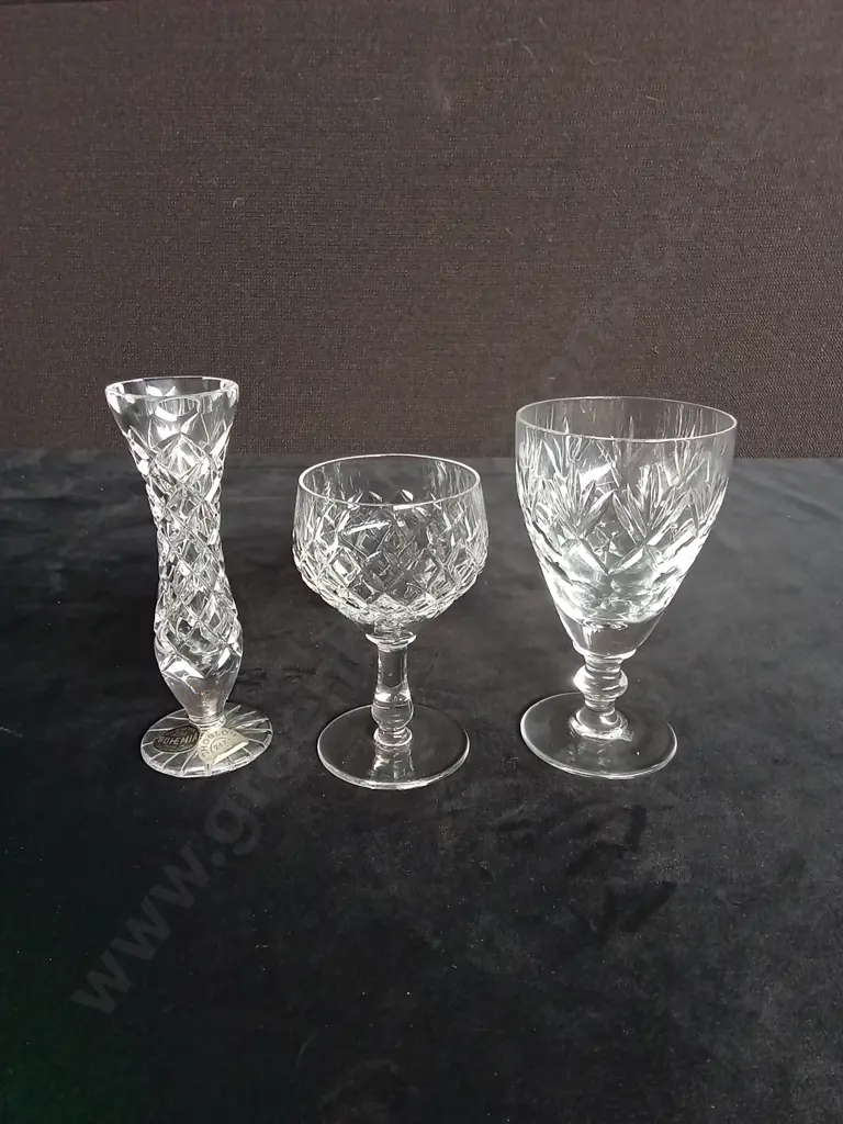 4 CRYTAL GLASS ITEMS Image 1++