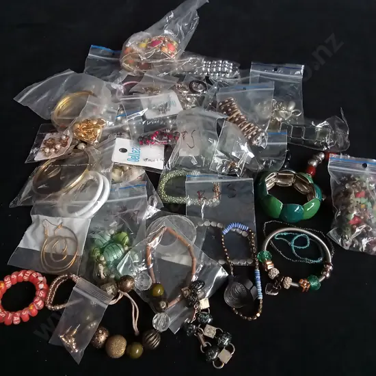 ASSORTED COSTUME JEWELLERY