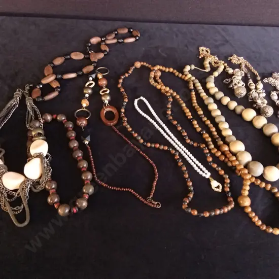 ASSORTED COSTUME JEWELLERY