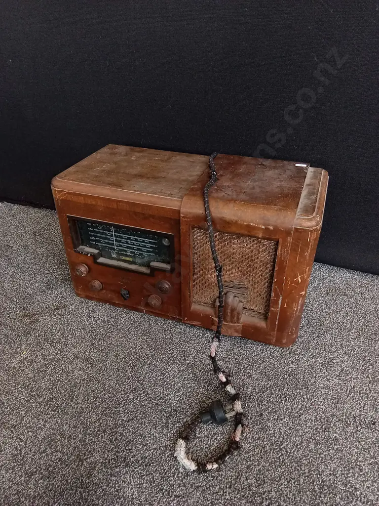 VINTAGE COLUMBUS MODEL 75 RADIO, H 34 CM X W 60 CM Image 1++