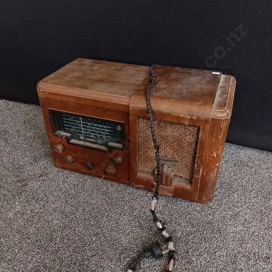 VINTAGE COLUMBUS MODEL 75 RADIO, H 34 CM X W 60 CM
