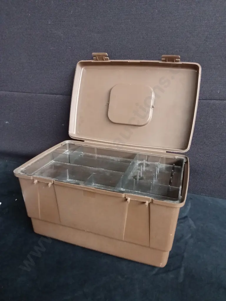VINTAGE PLASTIC UTILITY BOX, H 20 CM X W 23 CM Image 1++