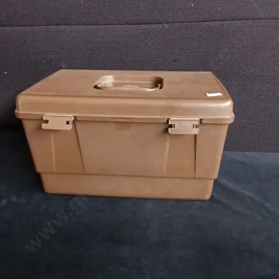 VINTAGE PLASTIC UTILITY BOX, H 20 CM X W 23 CM