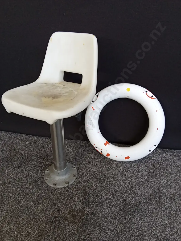 PENGUIN ENGINEER SEAFARER CHAIR, H 83 CM AND LIFE RING Image 1++