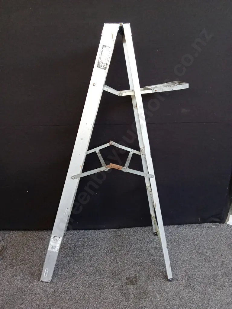 RHINO ALUMINIUM STEP LADDER WITH TOOL / PAINT TRAY Image 1++